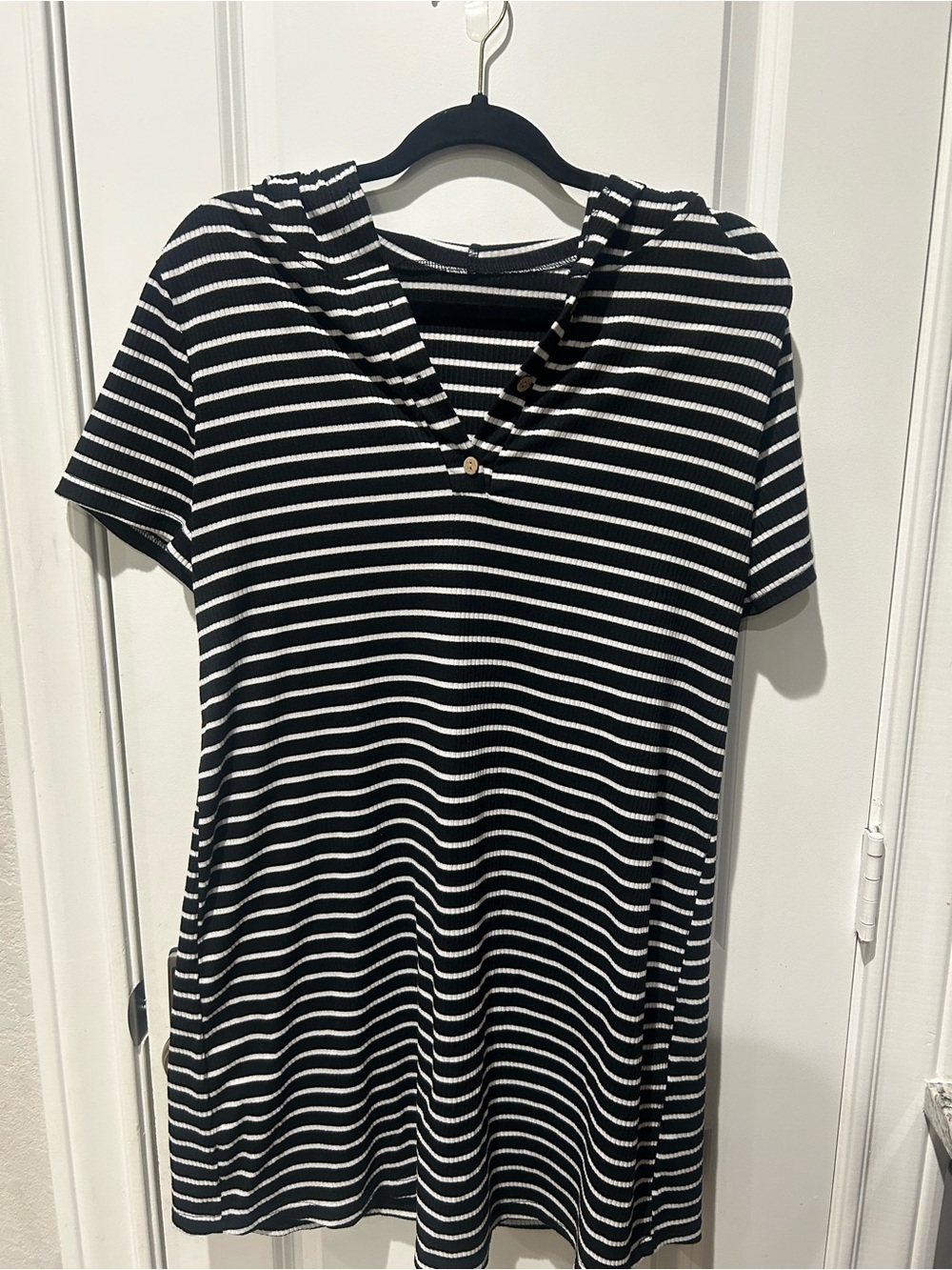 Striped Hooded Short-Sleeve Women’s Top - Black & White